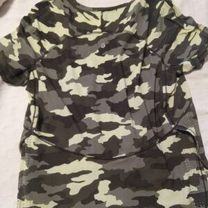 Lululemon T Shirt